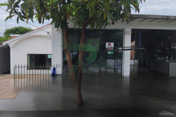 Casa com sala comercial 283,20 m2