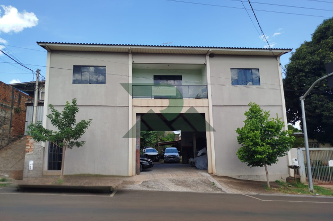 Prédio comercial com residência