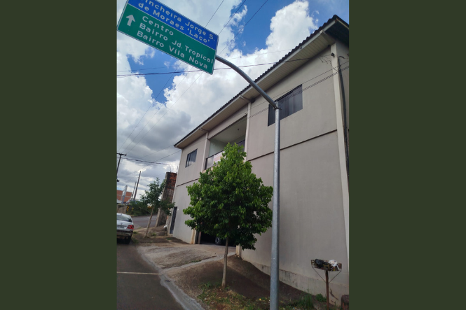 Prédio comercial com residência